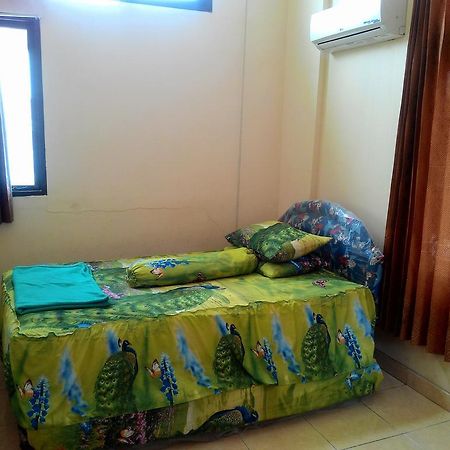 Imam Bonjol Hostel Semarang Esterno foto