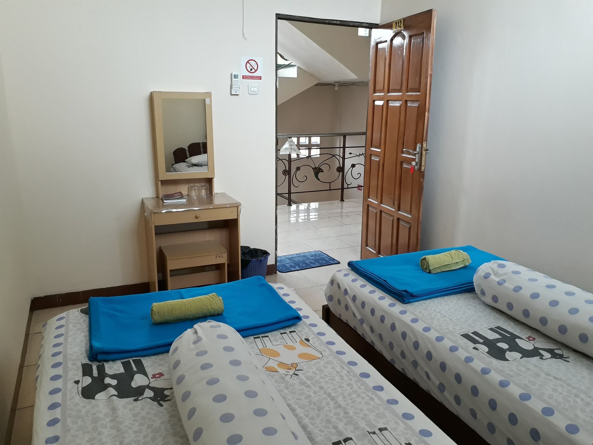 Imam Bonjol Hostel Semarang Esterno foto